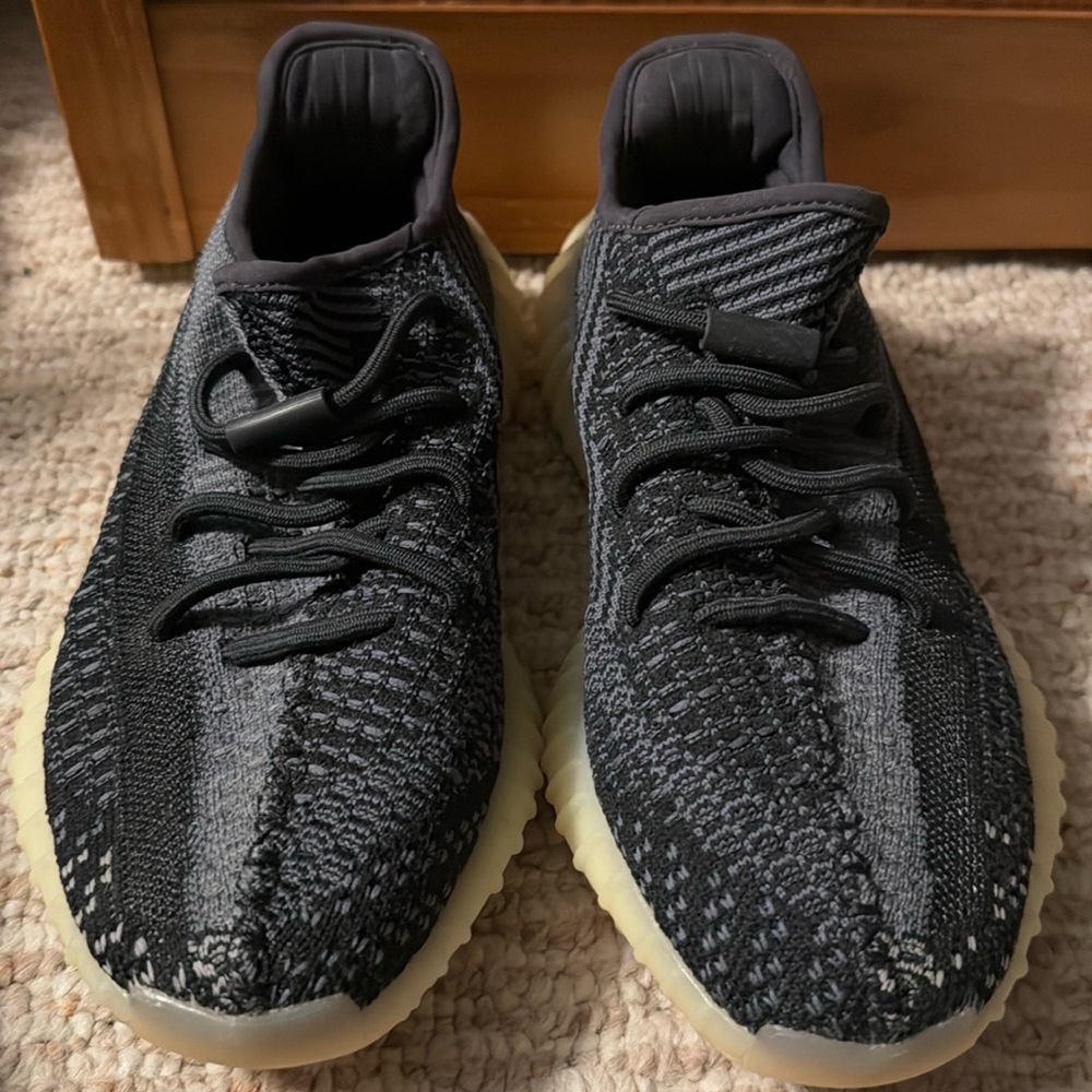 Yeezy Boost 350 V2 'Carbon'